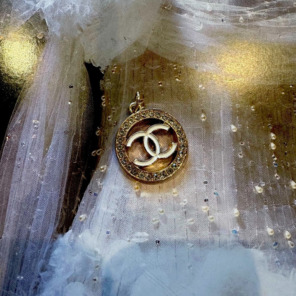 Chanel Stamped Gold Tone Crystal Cutout Zipper Pull Button Charm. - Picture 2 of 5